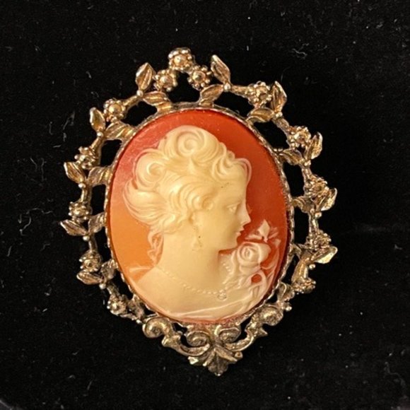 Jewelry - Vintage Coral and Goldtone Cameo Brooch Unsigned